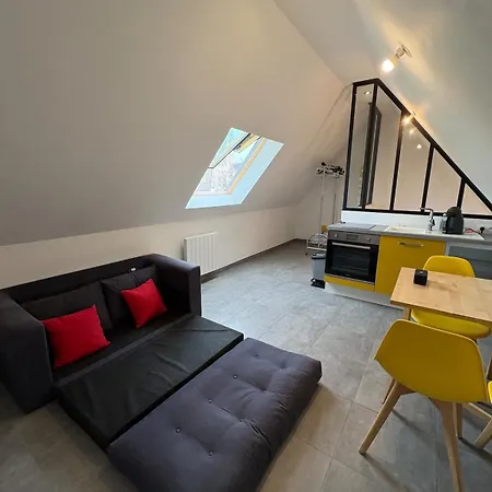 Beautiful Renovated In Downtown Appartamento Évreux